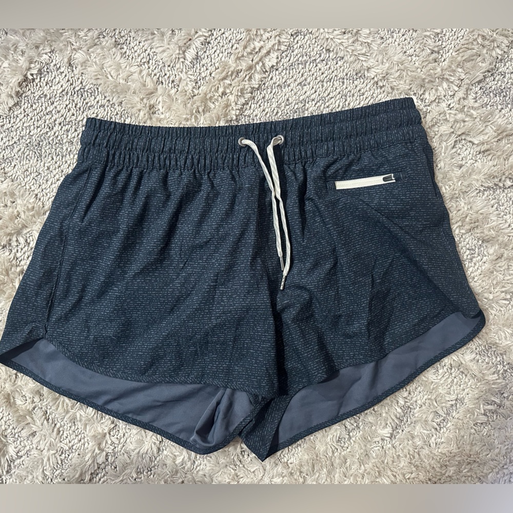 Vuori Shorts